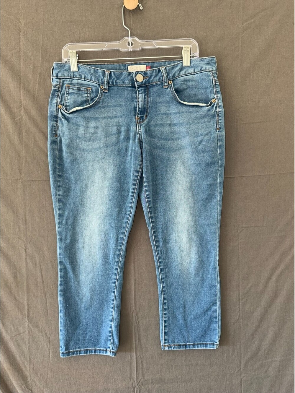 SO Womens Size 13 Medium Wash Denim Capri Crop Jeans Stretch Pocket Detail